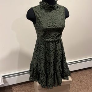 Weissman sleeveless Dress with high ruffled color